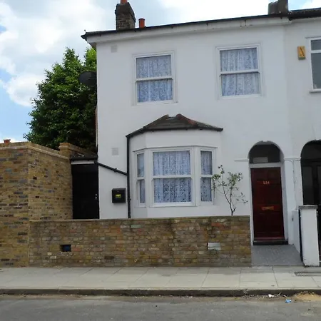 Bubblesbnb 7 Bedroom House, 16 Beds, Sleeps 22